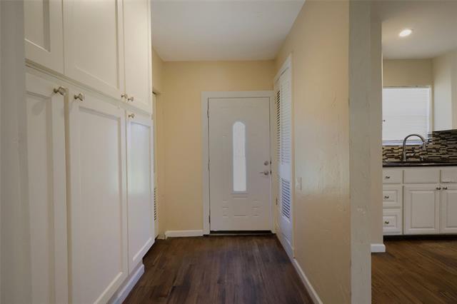 Building Photo - 1004 W Cayuga Dr