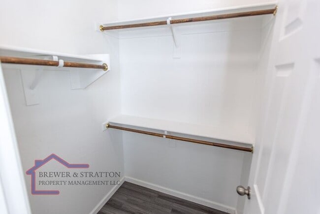 Building Photo - 391 S 163rd Dr - 4BR, 2BA - Sarival/Van Buren