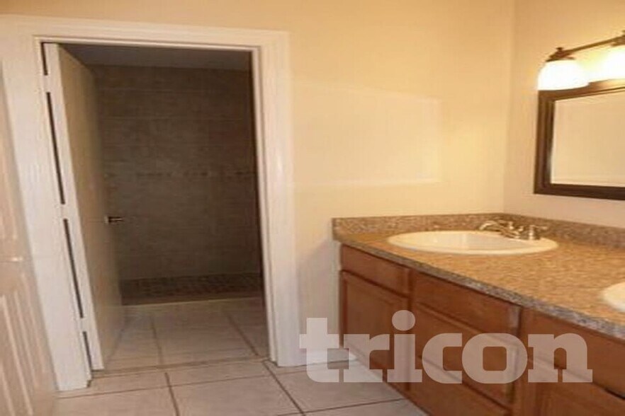 Building Photo - 3014 Curry Woods Dr