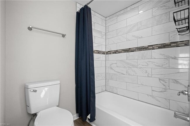 Building Photo - 926 W 26th St