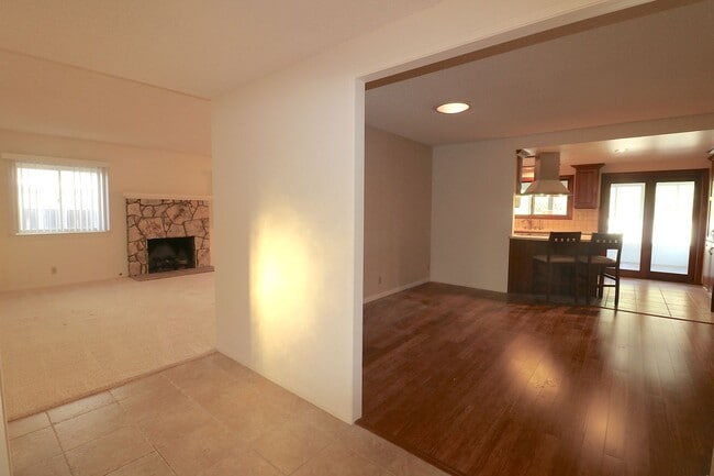 Building Photo - 3/2 house in North Clairemont! 2 car garag...