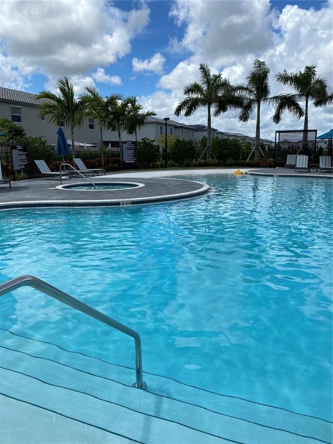 Building Photo - 2640 SE 19th St