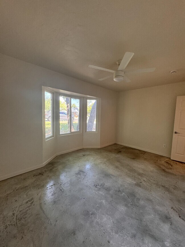 Building Photo - 2718 N Greenfield Rd