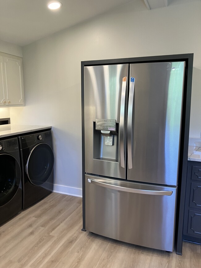 Washer/dryer in unit - 633 Glenview Ave