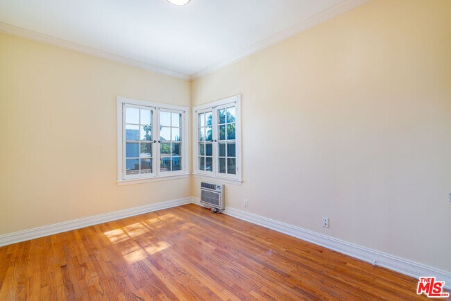 Building Photo - 1304 N Alta Vista Blvd