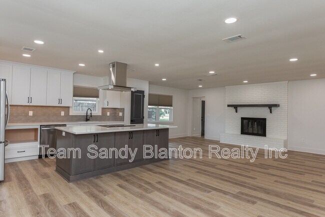 Building Photo - 2540 Hallmark Dr