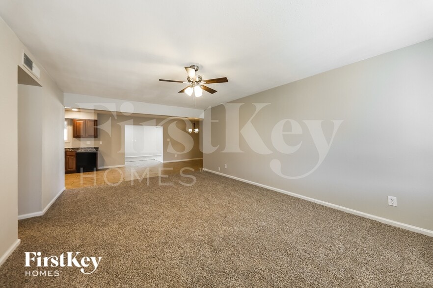 Building Photo - 3526 W Sierra St