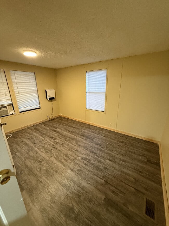 Building Photo - 2667 Hopewell Church Rd