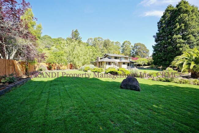 Building Photo - Spacious Glenwood Oasis with Acre of Land!