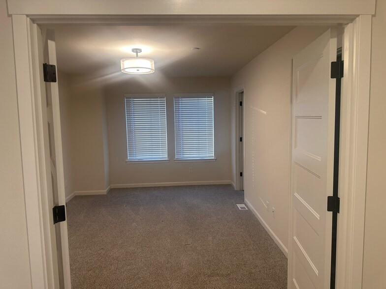 Building Photo - 12113 127th Ave E