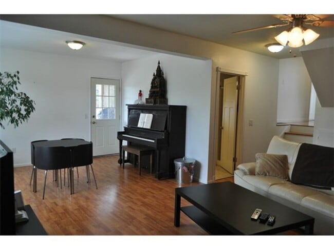 Building Photo - Pet friendly! - 4 bed/2 bath house in Ferndale!
