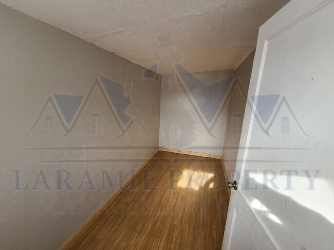 Building Photo - 105 E Jackalope Ct