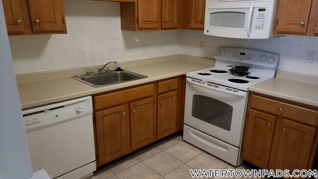 Building Photo - 245 Main St