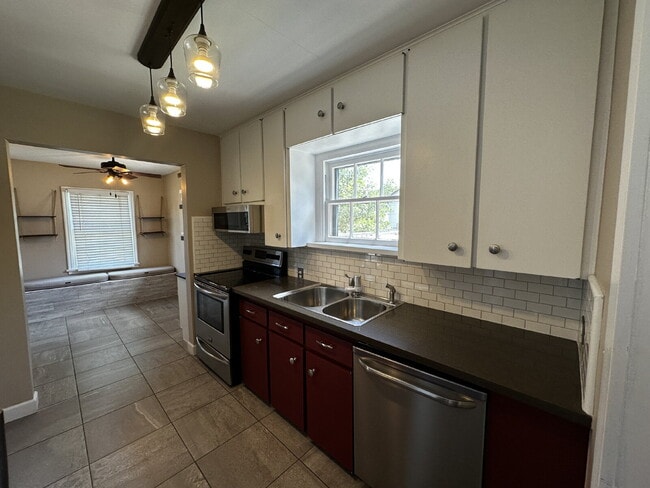 Building Photo - Charming 3-Bed Retreat with Finished Basem...