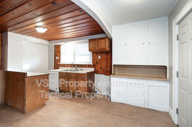 Building Photo - 2078-2018 18th St SW