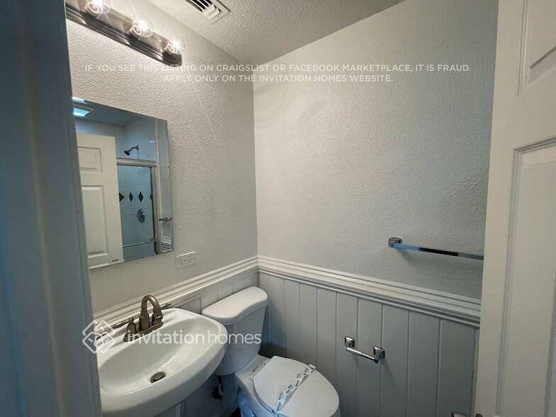 Building Photo - 1878 Southwood Dr