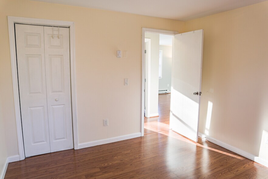 Building Photo - 120 Young St