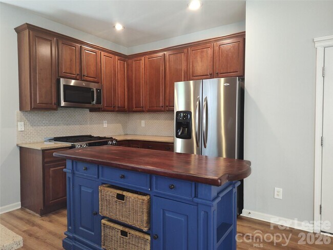 Building Photo - 16121 Long Talon Way