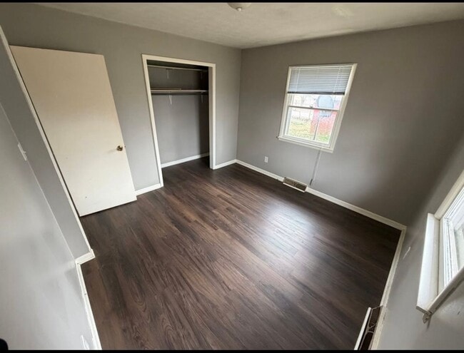 Building Photo - 2 bedroom 1 bath Carport