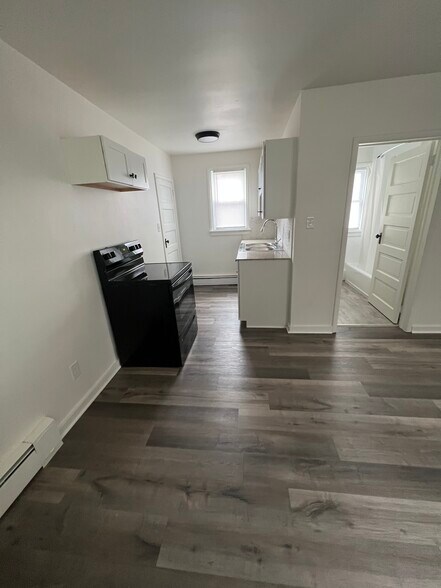 Kitchen - 323 Lincoln Way W