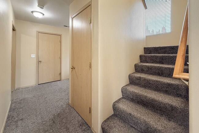 Building Photo - South Richland 4-Bedroom Home With Large Backyard