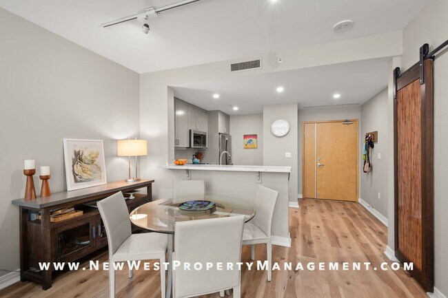 Building Photo - Super Spacious Cortez Hill 2-Bedroom at Discovery! Small Pet Ok!