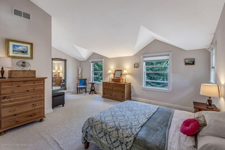 Building Photo - 1359 Wald Dr