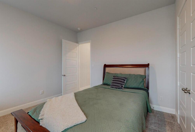 2nd Floor Room with Full Bathroom (Room 2) - 2510 Plumas Dr