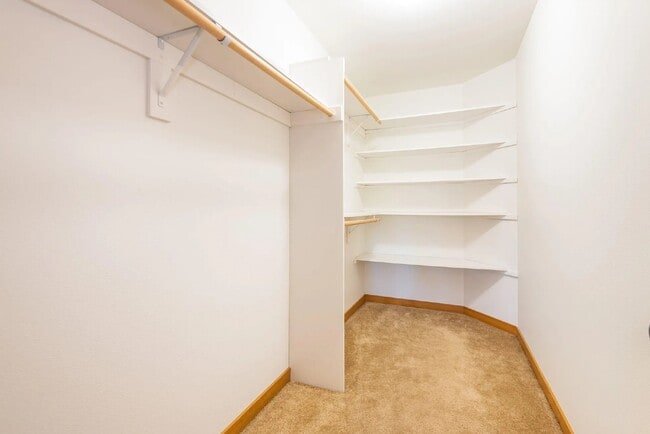 Building Photo - 3/2.5 home in SE Bend close to shopping an...