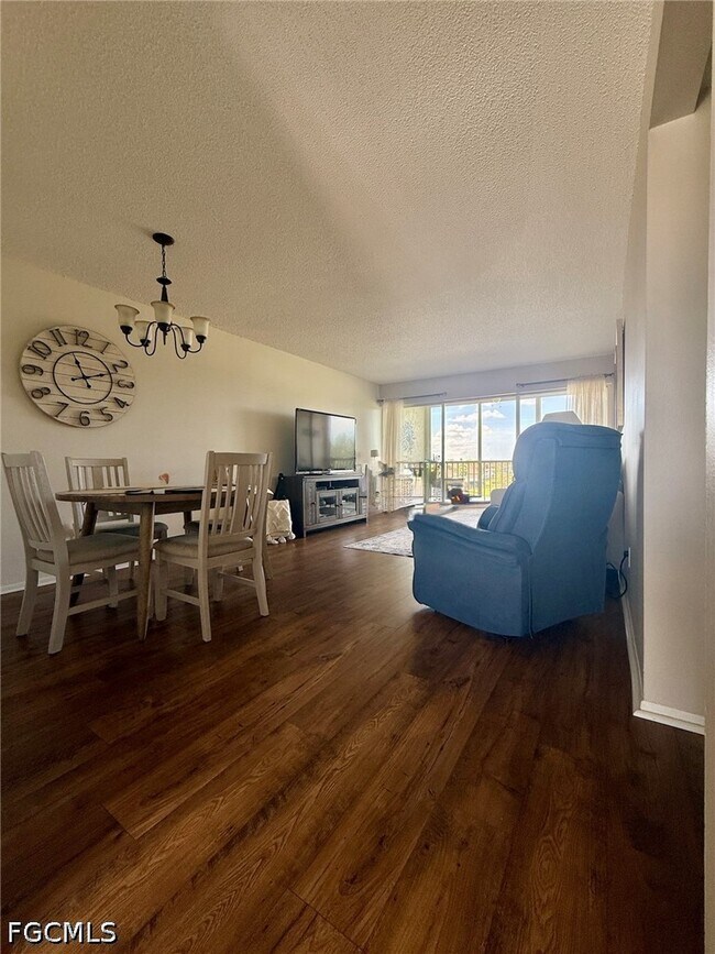 Building Photo - 1580 Pine Valley Dr