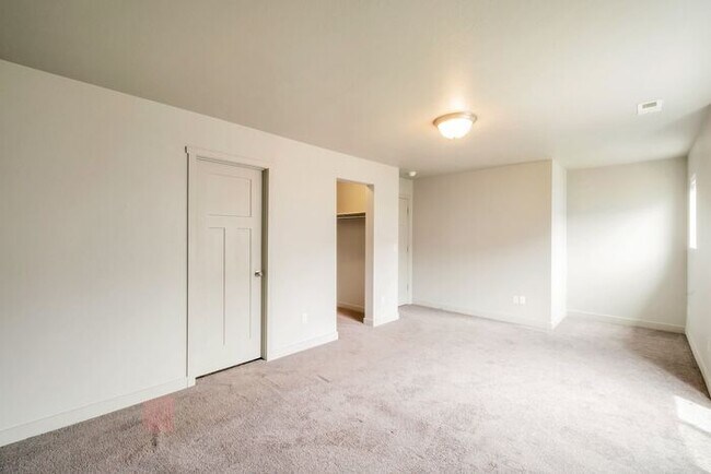 Building Photo - Beautiful 2 Story Townhome with Awesome Amenities + 2 car garage