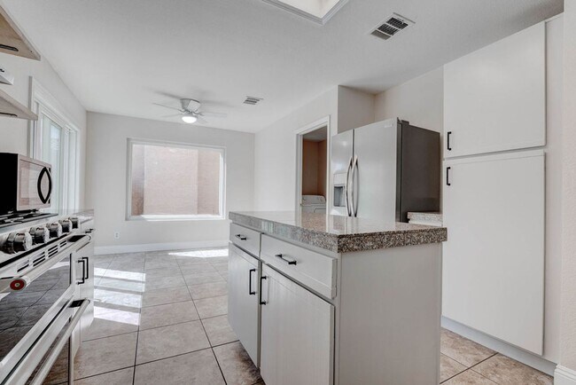 Building Photo - 26 Fantasia Ln