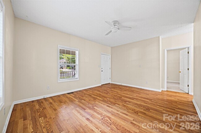 Building Photo - 215 6th St