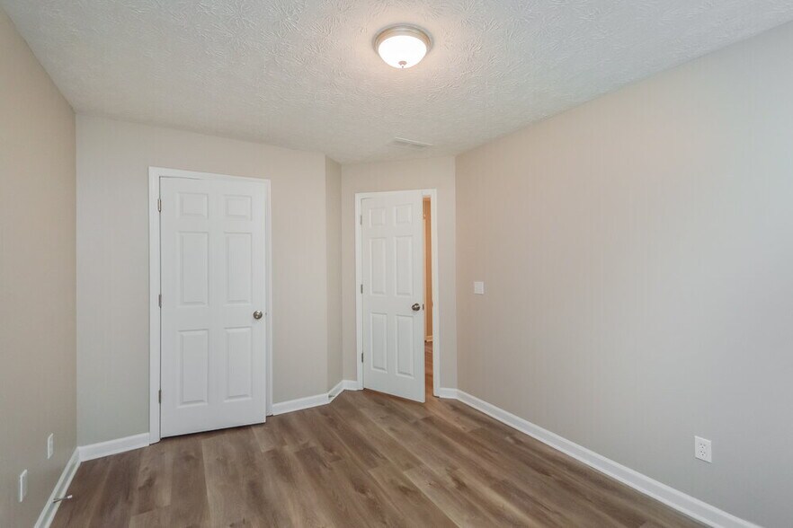 Building Photo - 335 Alcovy Cir