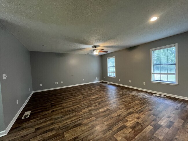 Building Photo - 261 Becks Ln