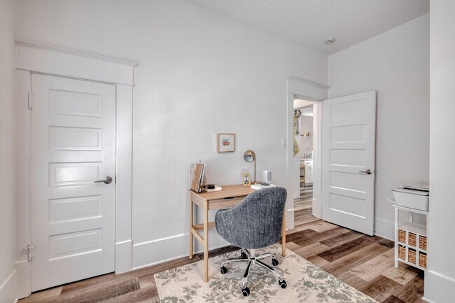 Building Photo - Top of the line remodeled 5 BED in the har...