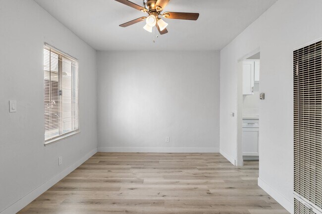 Interior Photo - 2652-2728 E 15th Street