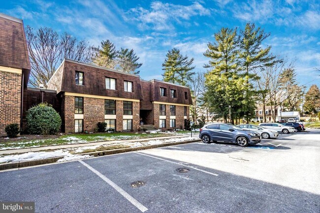 Building Photo - 5232 W Running Brook Rd