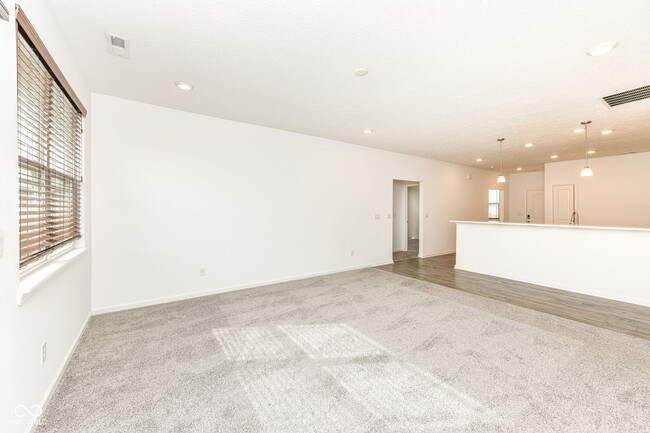 Building Photo - 291 Limerick Ln