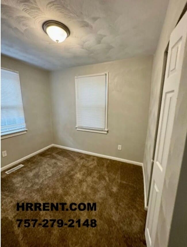 Building Photo - Adorably Renovated 3 Bedroom 2 Bath Single...
