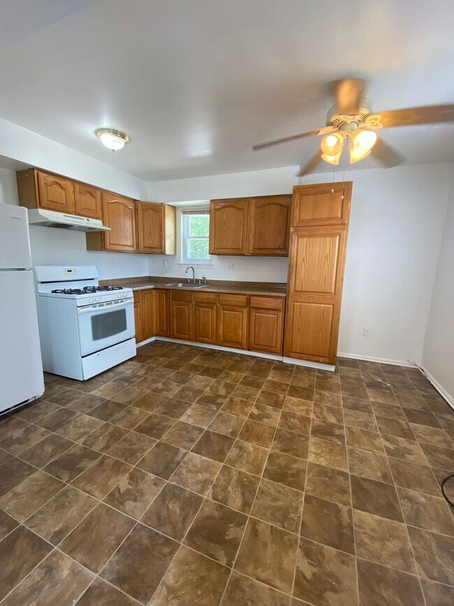 Building Photo - 303 Corinthian Ave