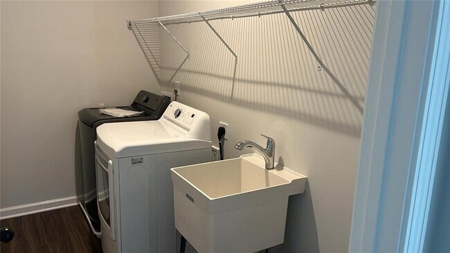 Building Photo - 557 Aberdeen Mdw Ln