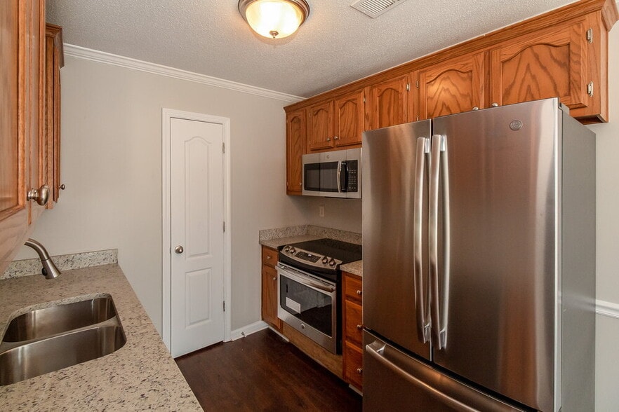 Building Photo - 9807 Pigeon Roost Park Cir