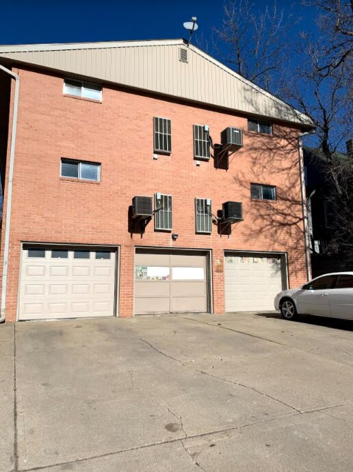 Garages - 4620 Wakeley St