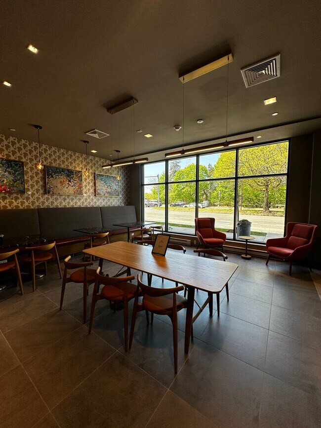 Building Photo - Spacious 2 Bed, 2 Bath Luxury Condo with Downtown Boston Views