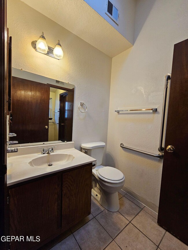 Building Photo - 846 El Arco Dr