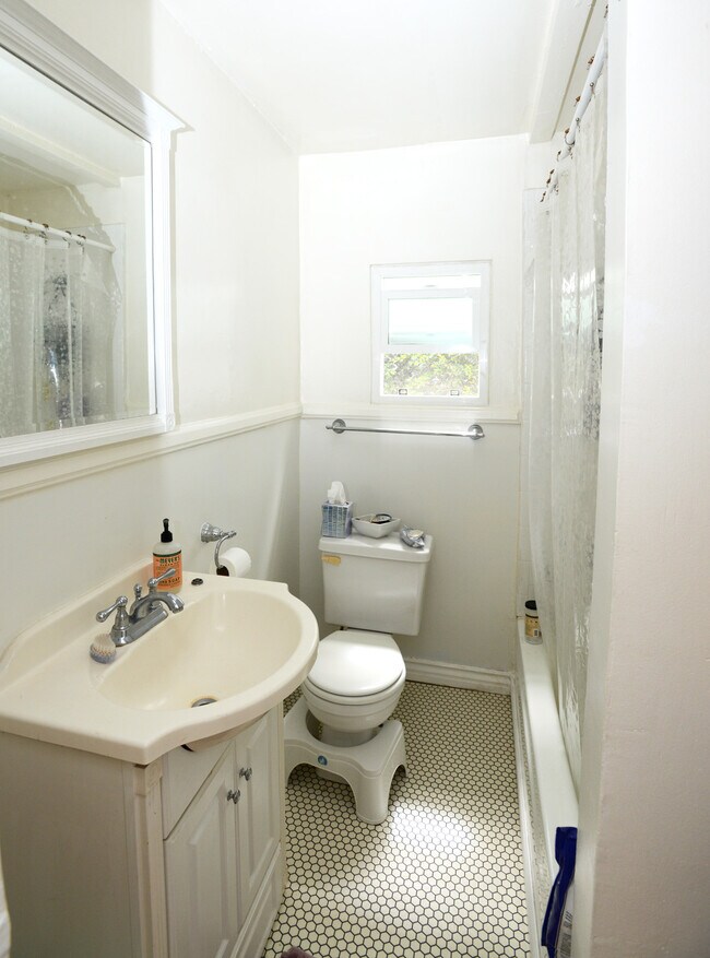 Building Photo - 658 San Juan Ave