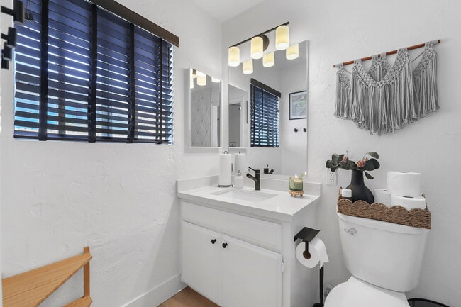 Building Photo - 51685 Avenida Herrera
