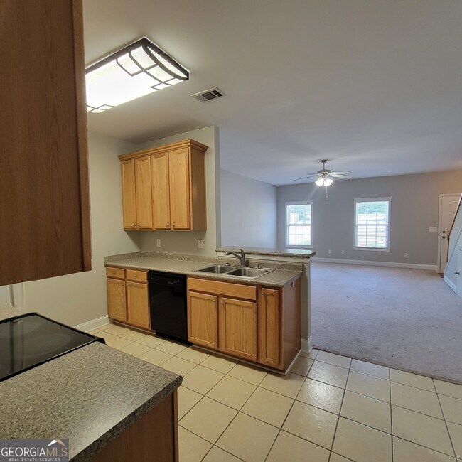 Building Photo - 114 Lakeview Estates Dr