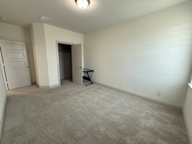 Building Photo - 620 Courtyard Ln